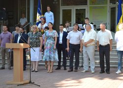 І голос дзвоника веселий нам сповістив про рік новий!