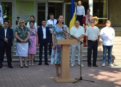 І голос дзвоника веселий нам сповістив про рік новий!