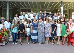 І голос дзвоника веселий нам сповістив про рік новий!