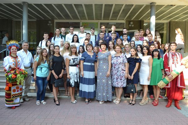 І голос дзвоника веселий нам сповістив про рік новий!