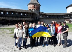 Колоритна зустріч з весною в Карпатах