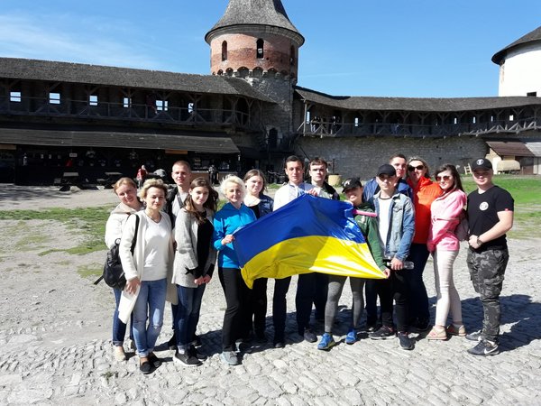 Колоритна зустріч з весною в Карпатах