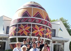 Колоритна зустріч з весною в Карпатах
