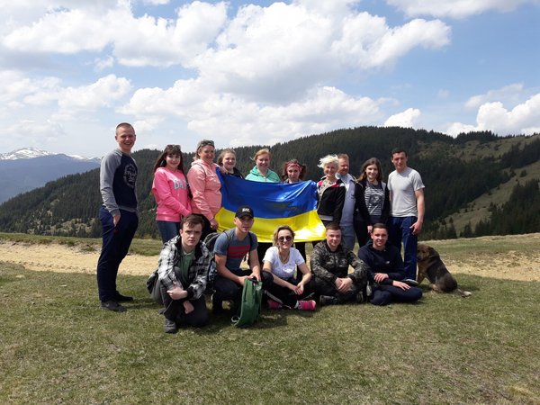 Колоритна зустріч з весною в Карпатах