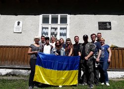 Колоритна зустріч з весною в Карпатах