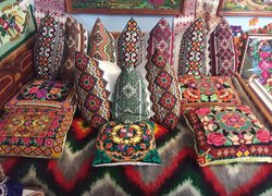 Колоритна зустріч з весною в Карпатах