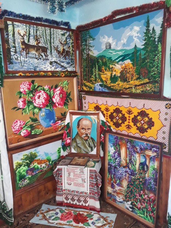 Колоритна зустріч з весною в Карпатах