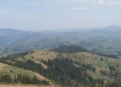 Колоритна зустріч з весною в Карпатах