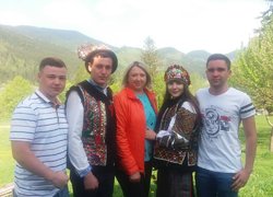 Колоритна зустріч з весною в Карпатах