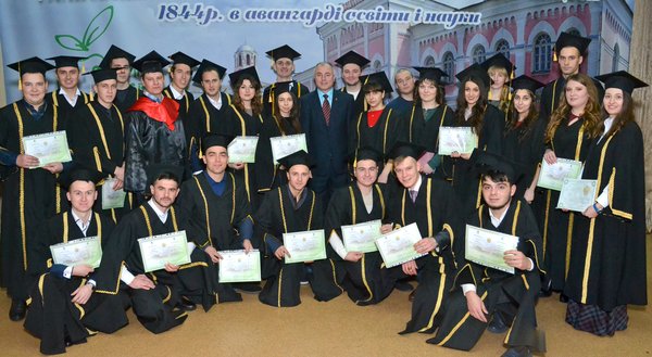 Вітаємо випускників!