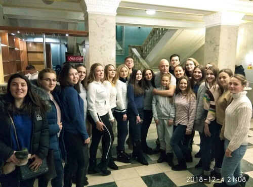Передноворічний подарунок для учасників народного самодіяльного ансамблю танцю «Нивка»