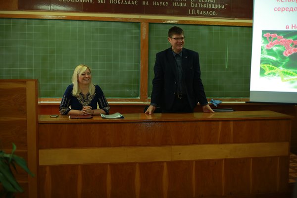 Створення сучасного освітнього середовища в аспекті викладання біології та хімії в Новій українській школі розглядали в Уманському НУС