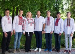 Нас єднає вишиванка