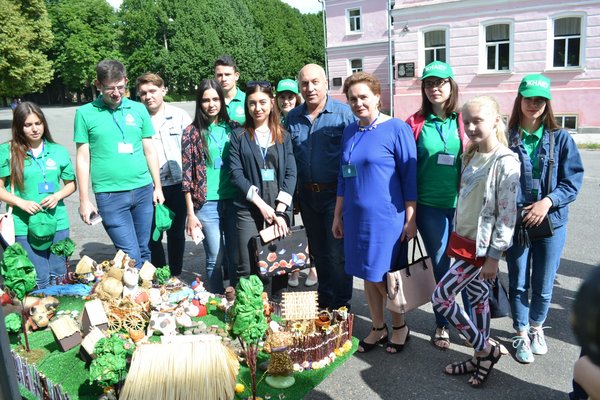 Хроніка ХХ зльоту студентських лідерів аграрної освіти. День другий: плідно працюємо та творимо добро
