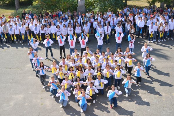 Віват, першокурсники! З ювілеєм, університете!