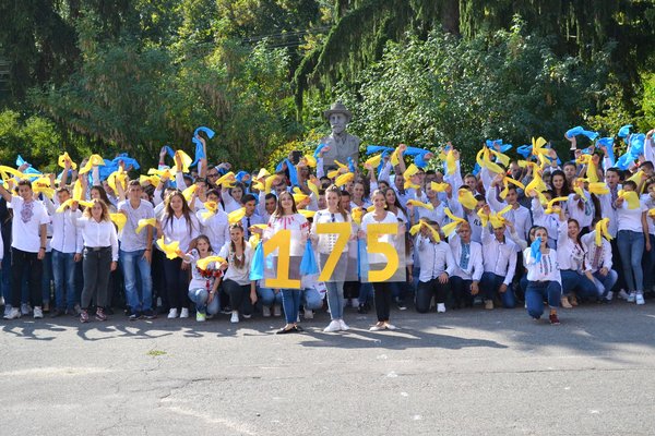 Віват, першокурсники! З ювілеєм, університете!