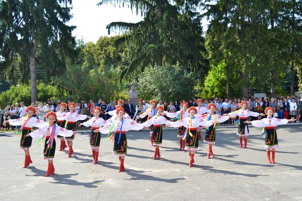Віват, першокурсники! З ювілеєм, університете!