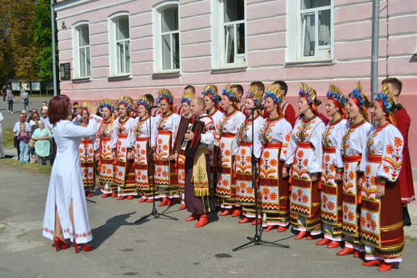 Віват, першокурсники! З ювілеєм, університете!
