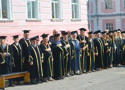 Віват, першокурсники! З ювілеєм, університете!