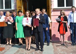 Віват, першокурсники! З ювілеєм, університете!