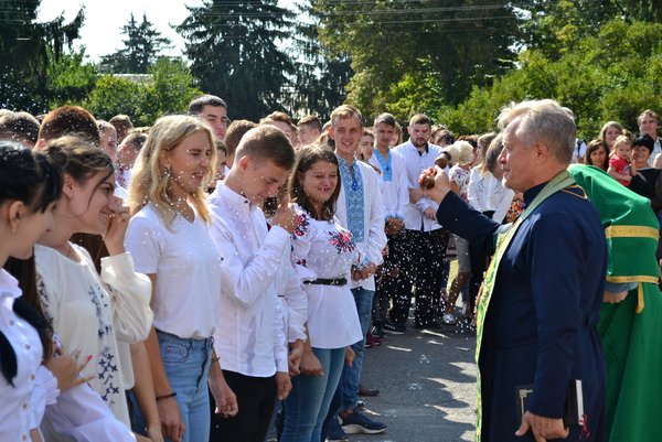 Віват, першокурсники! З ювілеєм, університете!
