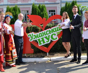 Віват, першокурсники! З ювілеєм, університете!