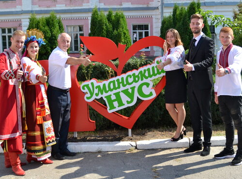 Віват, першокурсники! З ювілеєм, університете!