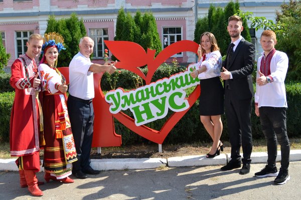 Віват, першокурсники! З ювілеєм, університете!