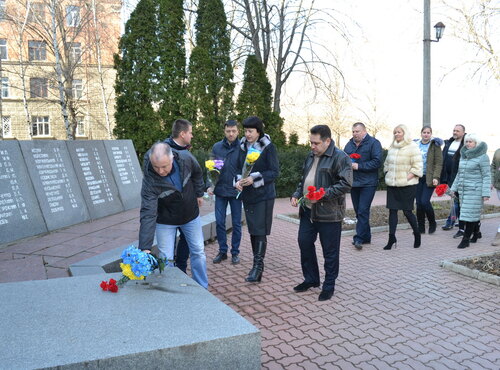 Ми пам’ятаємо подвиг Героїв минулих поколінь