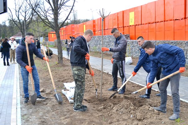Допомагаємо робити наше місто кращим