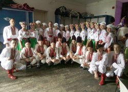 Грузія.Нивка і танцюристи з Болгарії