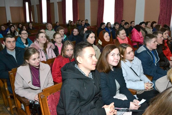 Естетичний подарунок для театралів