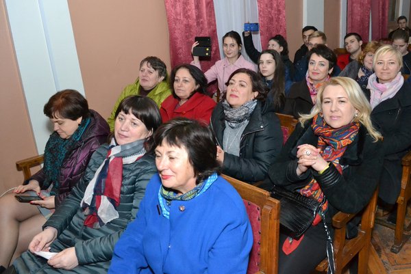 Естетичний подарунок для театралів