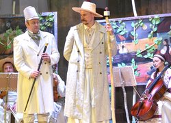 Естетичний подарунок для театралів