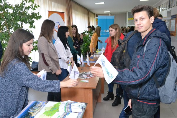 Традиційний Ярмарок вакансій зібрав в Уманському НУС знаних роботодавців