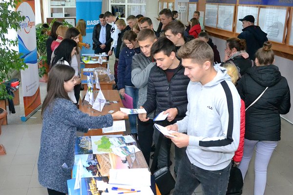 Традиційний Ярмарок вакансій зібрав в Уманському НУС знаних роботодавців