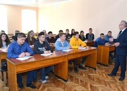 Ті, хто заворожує серця студентів професійністю та любов’ю до справи: Дню вчителя присвячується