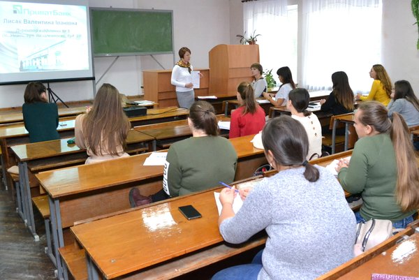 Ті, хто заворожує серця студентів професійністю та любов’ю до справи: Дню вчителя присвячується