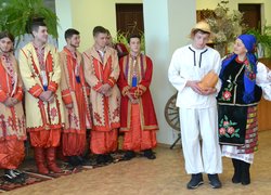 А на наших вечорницях хто сумний – розвеселиться!