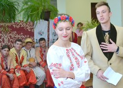А на наших вечорницях хто сумний – розвеселиться!