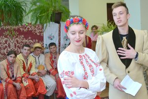 А на наших вечорницях хто сумний – розвеселиться!