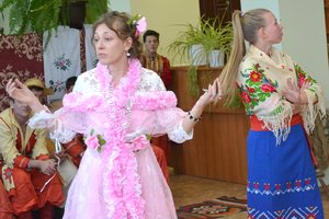 А на наших вечорницях хто сумний – розвеселиться!