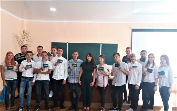 Freshmen of the faculty receive record books