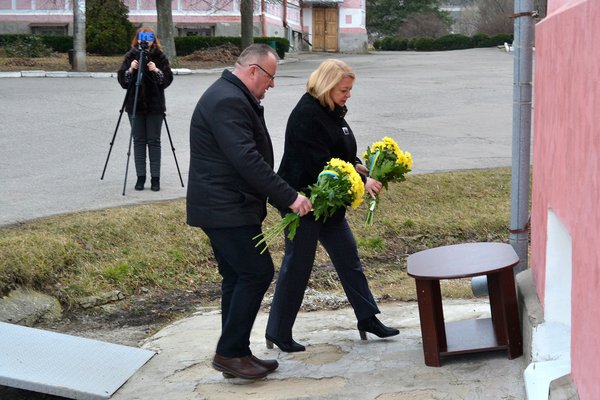 Низький уклін вам, Герої!