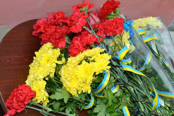 Низький уклін вам, Герої!