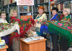 7 грудня - Всесвітній День української хустки