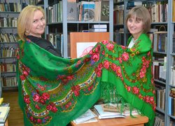 7 грудня - Всесвітній День української хустки