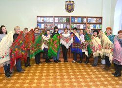 7 грудня - Всесвітній День української хустки