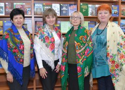 7 грудня - Всесвітній День української хустки