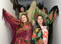 7 грудня - Всесвітній День української хустки